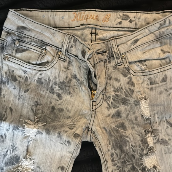 Light grey acid wash jeans. - Picture 3 of 4